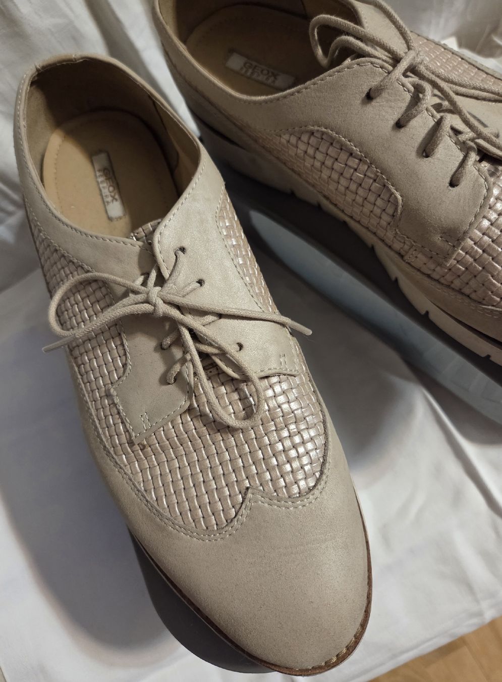 Geox Scarpe da donna: Derbies Geox beige, cuir, taille 39 – Usato da Onex venduto da dan_2nt8 2