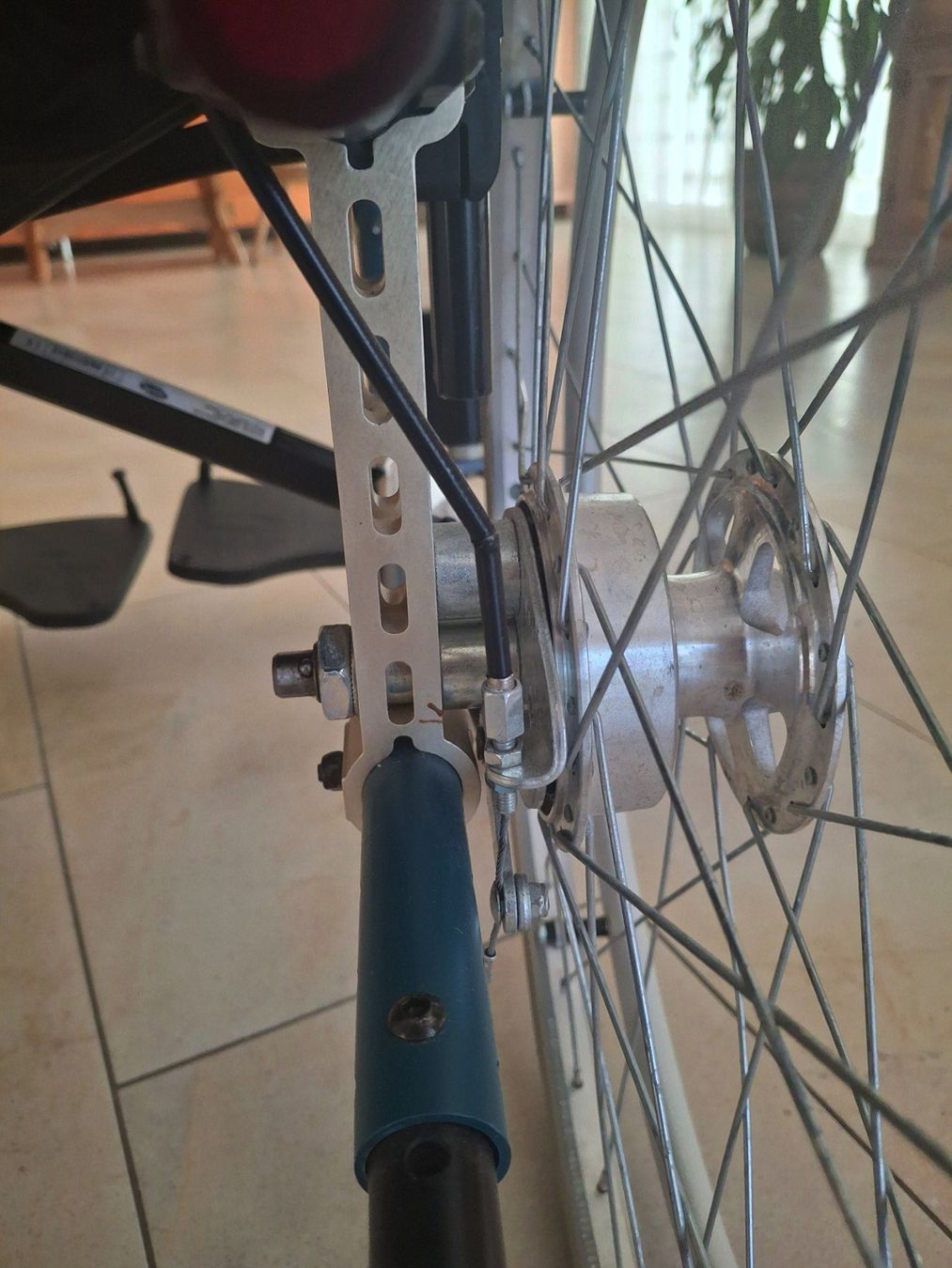 Rollstühle: Rollstuhl Invacare Action3 Echo mit Trommelbremsen – Gebraucht aus Wittnau von Onyx73 3