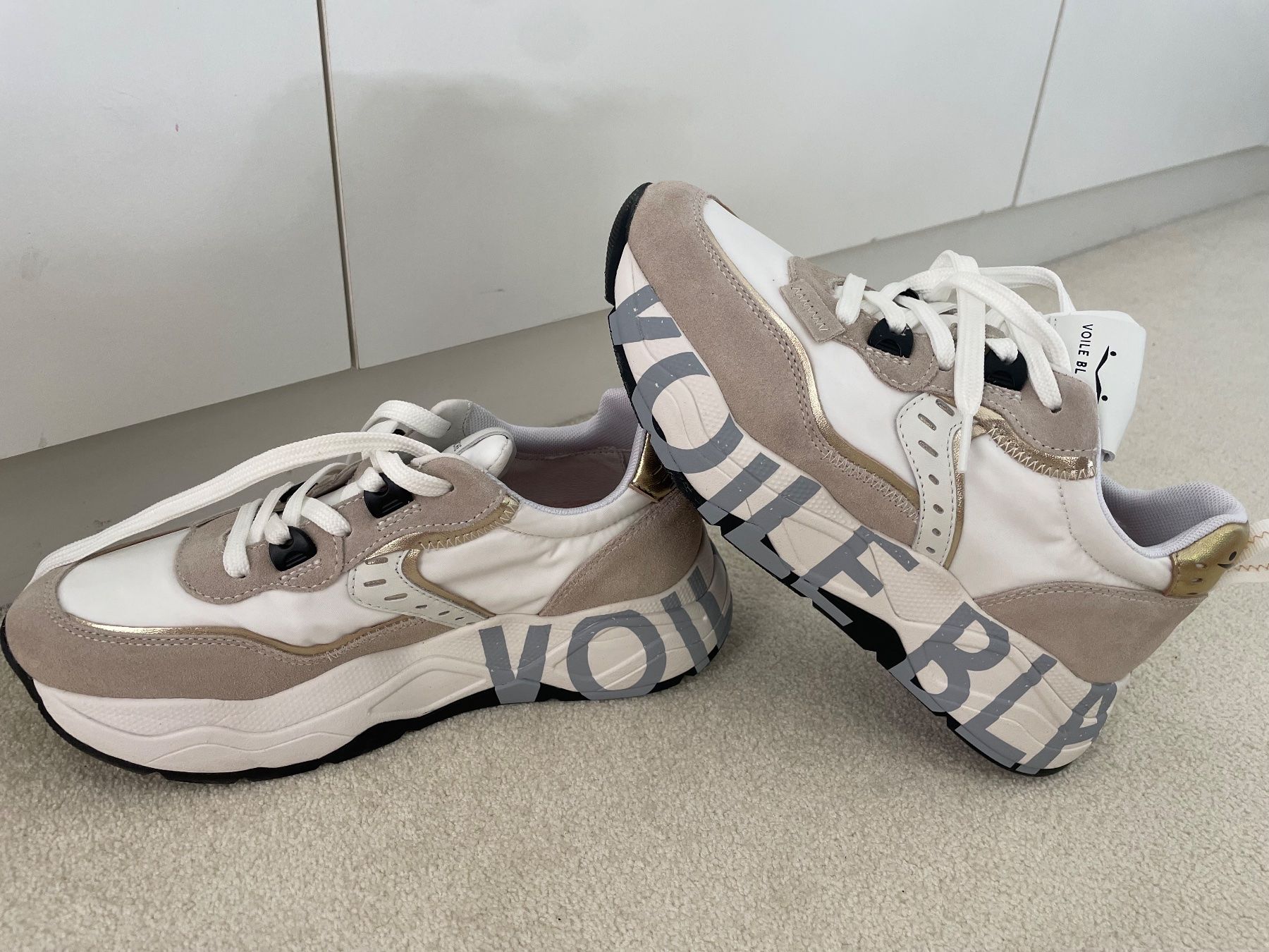 Scarpe da donna: Voile Blanche Turnschuh, Gr. 38 – Usato da Weinfelden venduto da Tulpen1414