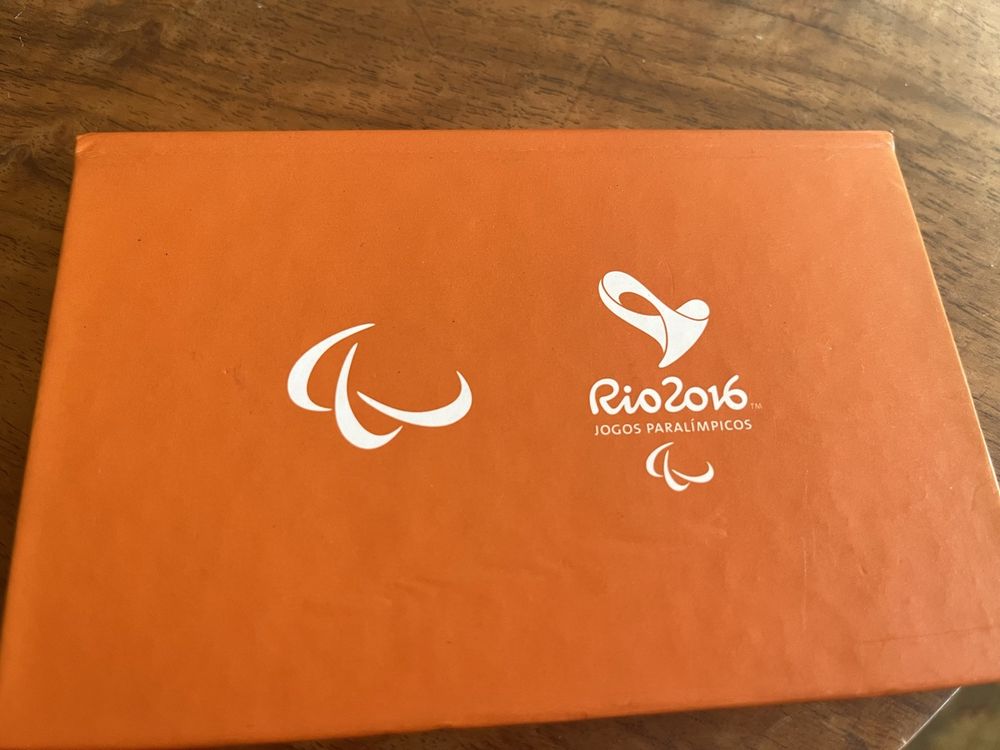 Lot De 3 Pin's Jeux Olympiques Rio 2016 - Or, Argent, Bronze - Collection Sport