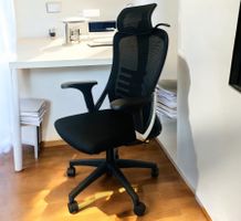 hochwertiger Bürostuhl hoher Rückenlehne und 2D-Kopfstütze