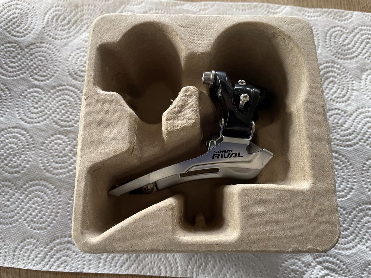 Sram Pezzi di ricambio: Sram Rival front Dérailleur  – Nuovo e nell'imballaggio originale da Chesalles sur Oron venduto da cajealti 1