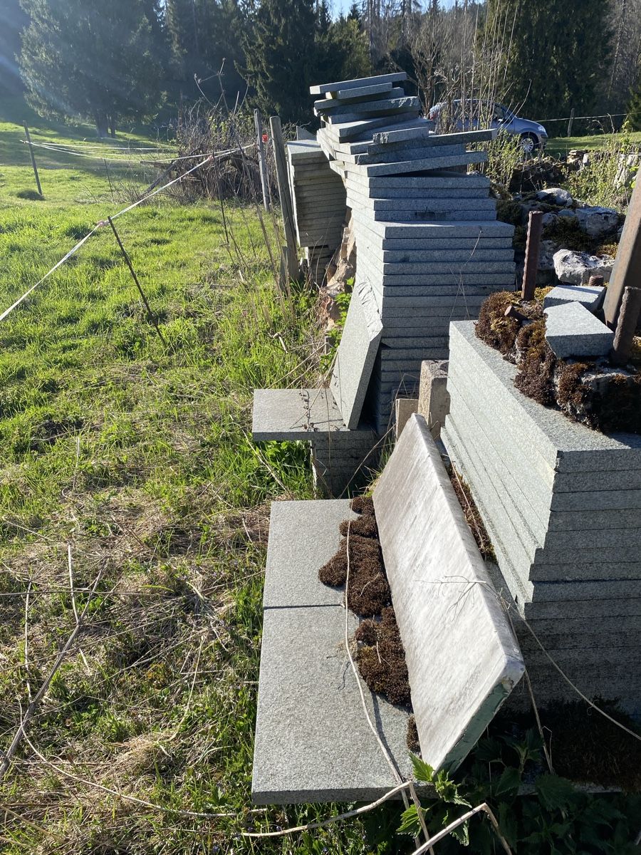 Rivestimenti per pavimenti: Granitplatten 60x40 / 95 Stk – Usato da Biel/Bienne venduto da Projektorium