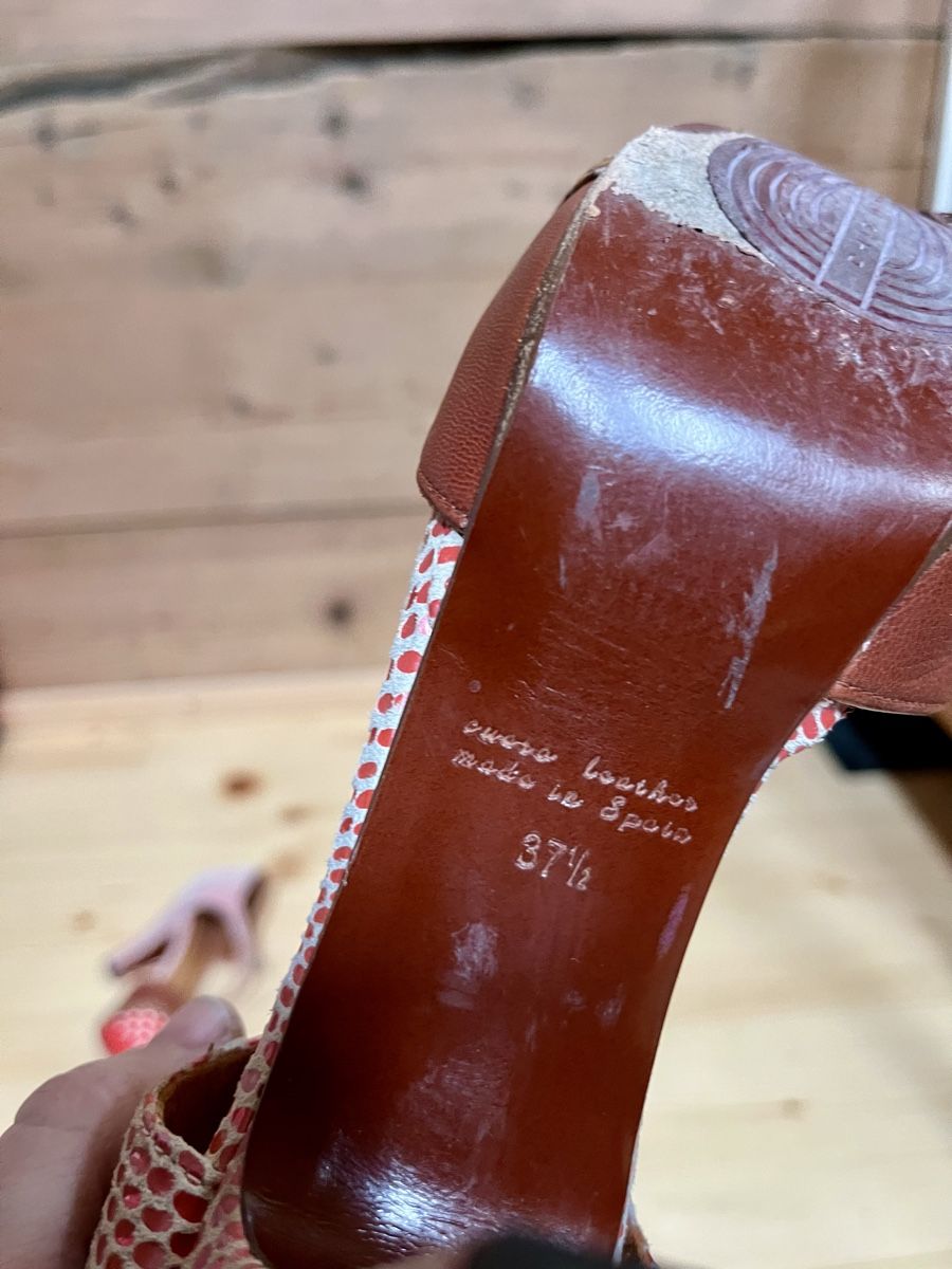 Chie Mihara Damenschuhe: Chie Mihara Lieblingspumps, Gr. 37.5 - Hingucker! – Gebraucht aus Erlenbach im Simmental von ancatan 6