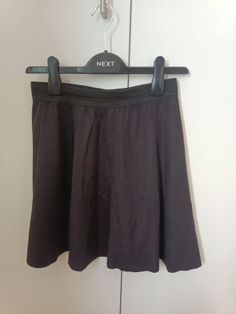 Kurzer Rock schwarz elastischer Bund