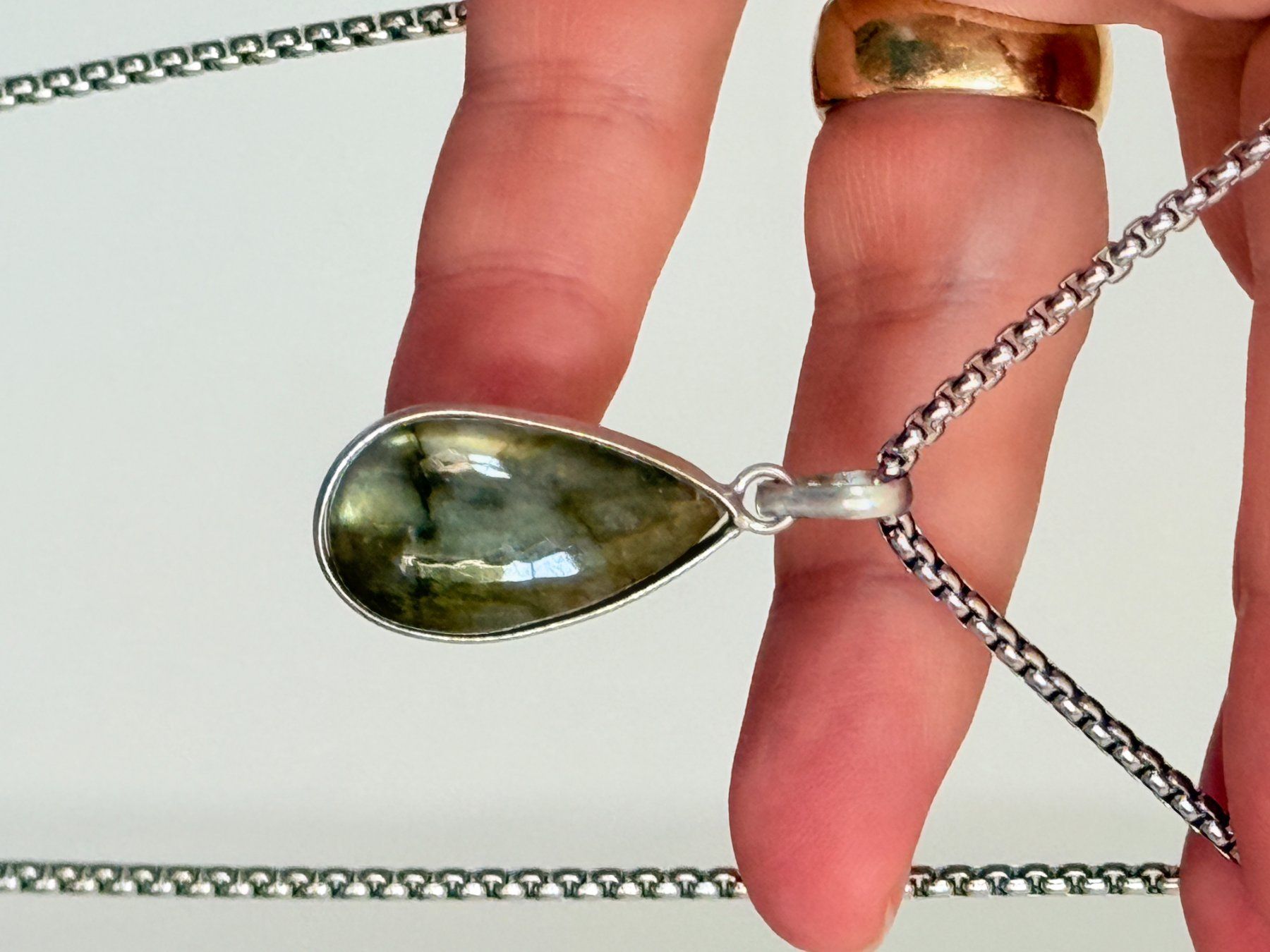 Ketten: Labradorite necklace – Neu und originalverpackt aus Genève von AGBERG 3