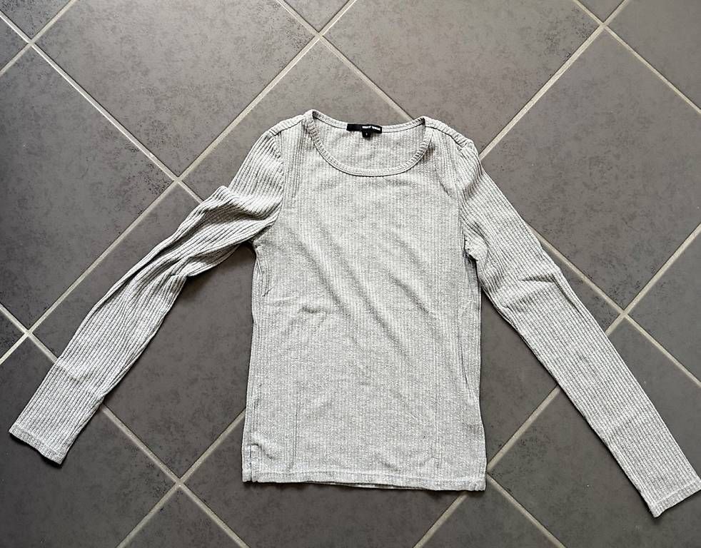 Maglioni & Felpe: GRAUES RIPP-LANGARMSHIRT – Usato da Affeltrangen venduto da janaleiin 1