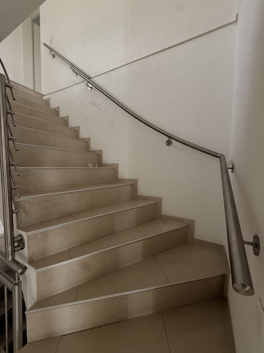 Balustrades: Handlauf Chromstahl ca. 13 Meter – D'occasion à Oberbuchsiten par DoppioEspresso