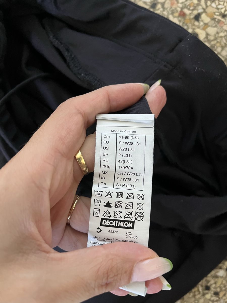 Decathlon Leggings: Black Leggins Decathlon  – Usato da Zürich venduto da cat_rsn7 1