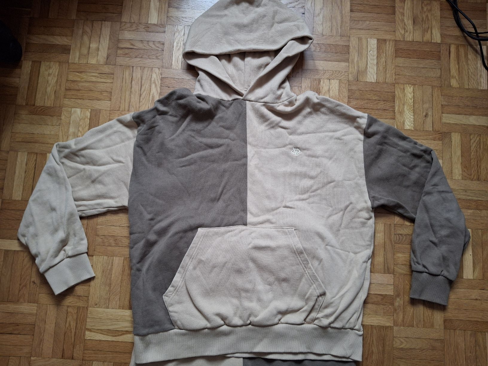 Lotti di vestiti: Ensemble jogging Visionnaire bicolore beige marron taille M – Nuovo (secondo la descrizione) da La Tour-de-Peilz venduto da AliciaaG 1