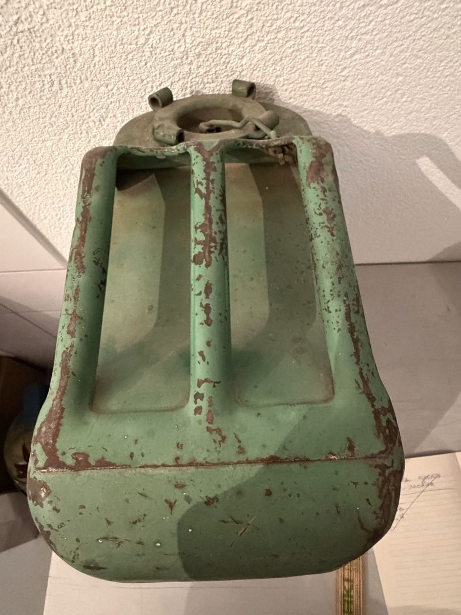 Benzinkanister: Kanister Vintage – Gebraucht aus La Cibourg von pantokrator 5