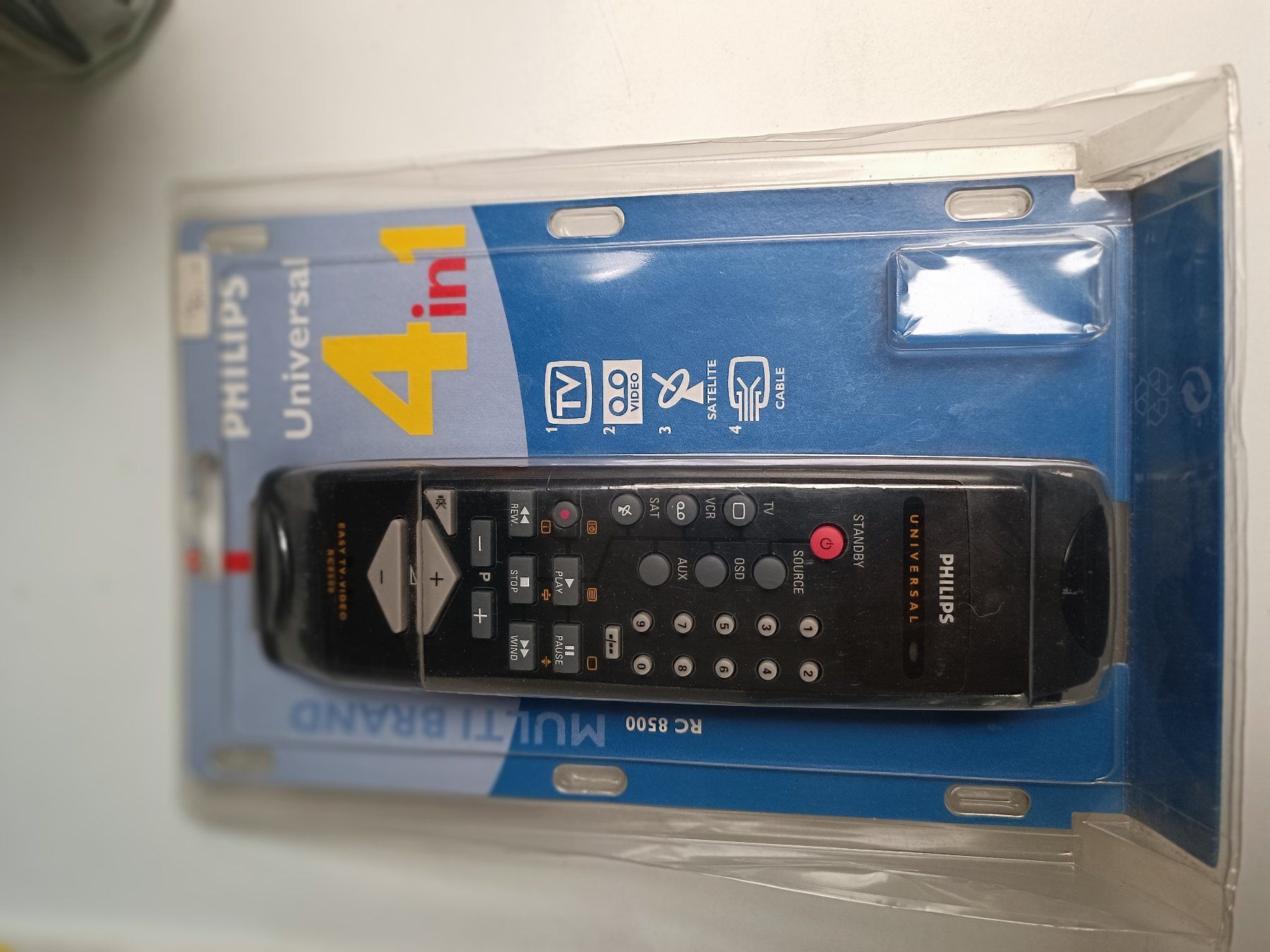 Philips Telecomandi: Télécommande universelle Philips RC 8500, 4 en 1, neuve! – Nuovo e nell'imballaggio originale da St-Ursanne venduto da Nounouche
