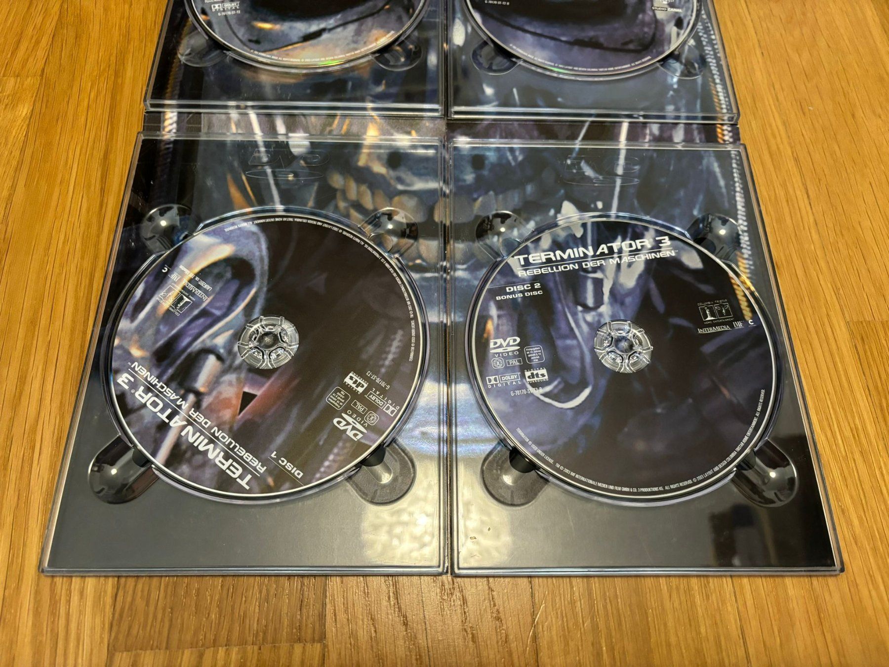 Alle DVDs: DVD Sammlerbox Terminator Box mit 6 DVD's – Gebraucht aus Herisau von  6