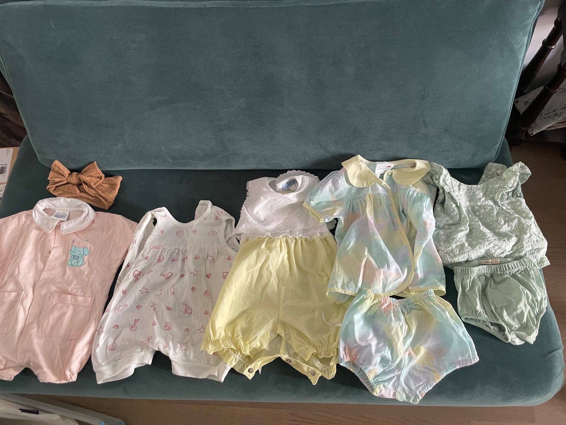 Lotti & Set di vestiti: Kleiderpaket mit 5 Sommeroutfits, Grösse 56-62 – Usato da Winterthur venduto da mueol