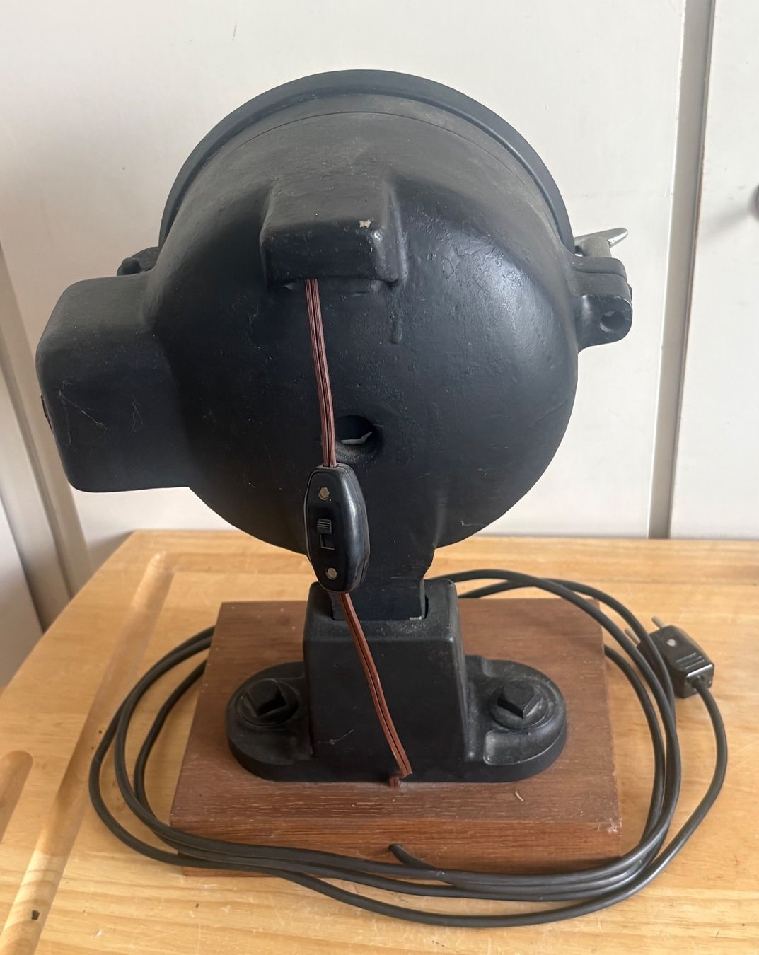Lampen: Suchscheinwerfer alt, mit Kabel, Holzsockel – Gebraucht aus Frick von Rukki 5