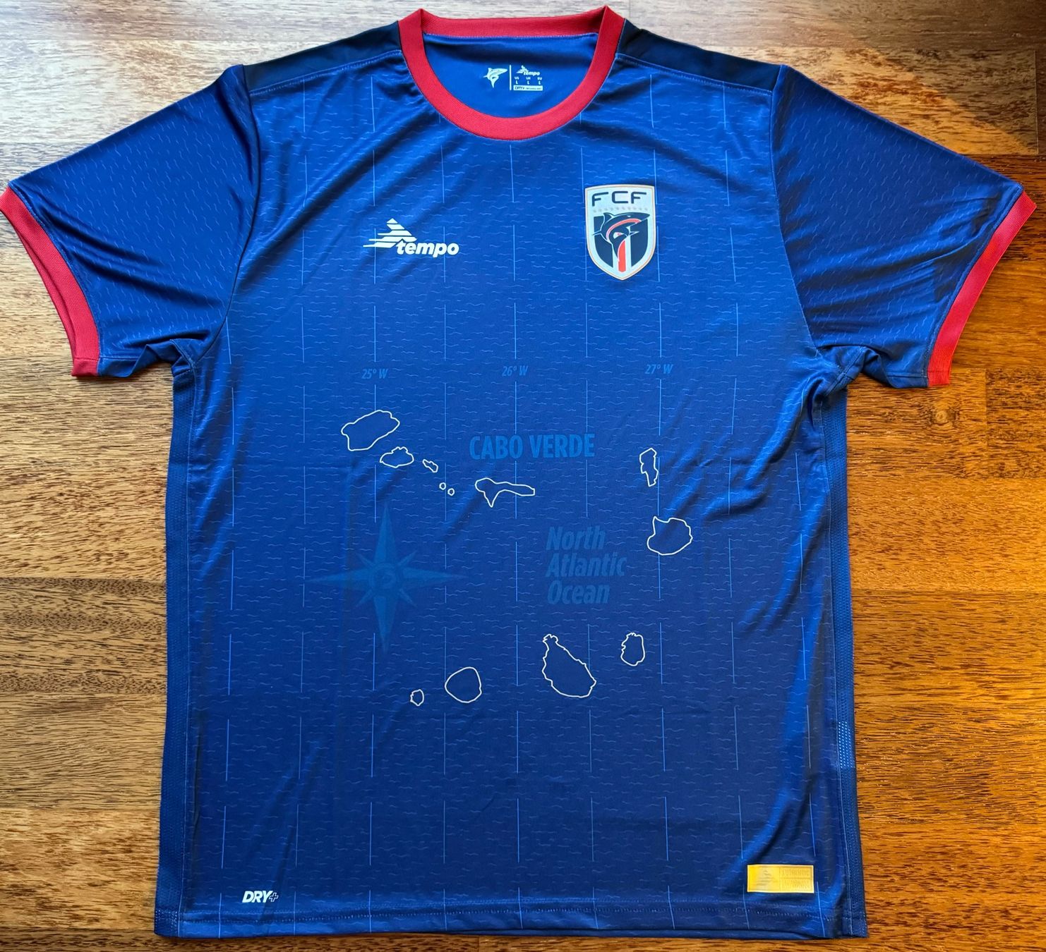 Canottiere & Pantaloni: Kap Verde Home Shirt - Saison 2024 – Nuovo (secondo la descrizione) da Hermetschwil-Staffeln venduto da Beat131