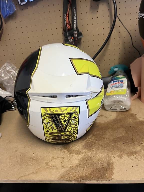 Caschi & visiere: Casque AGV Valentino Rossi  46 – Usato da Riddes venduto da Luisv 3
