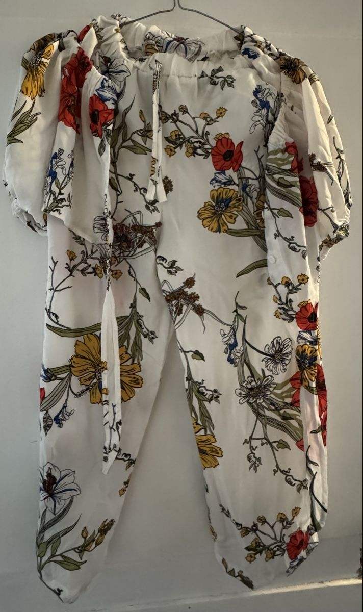 Pantaloni: Hose und Crop Top  – Nuovo (secondo la descrizione) da Mühlethurnen venduto da ona_lyh6