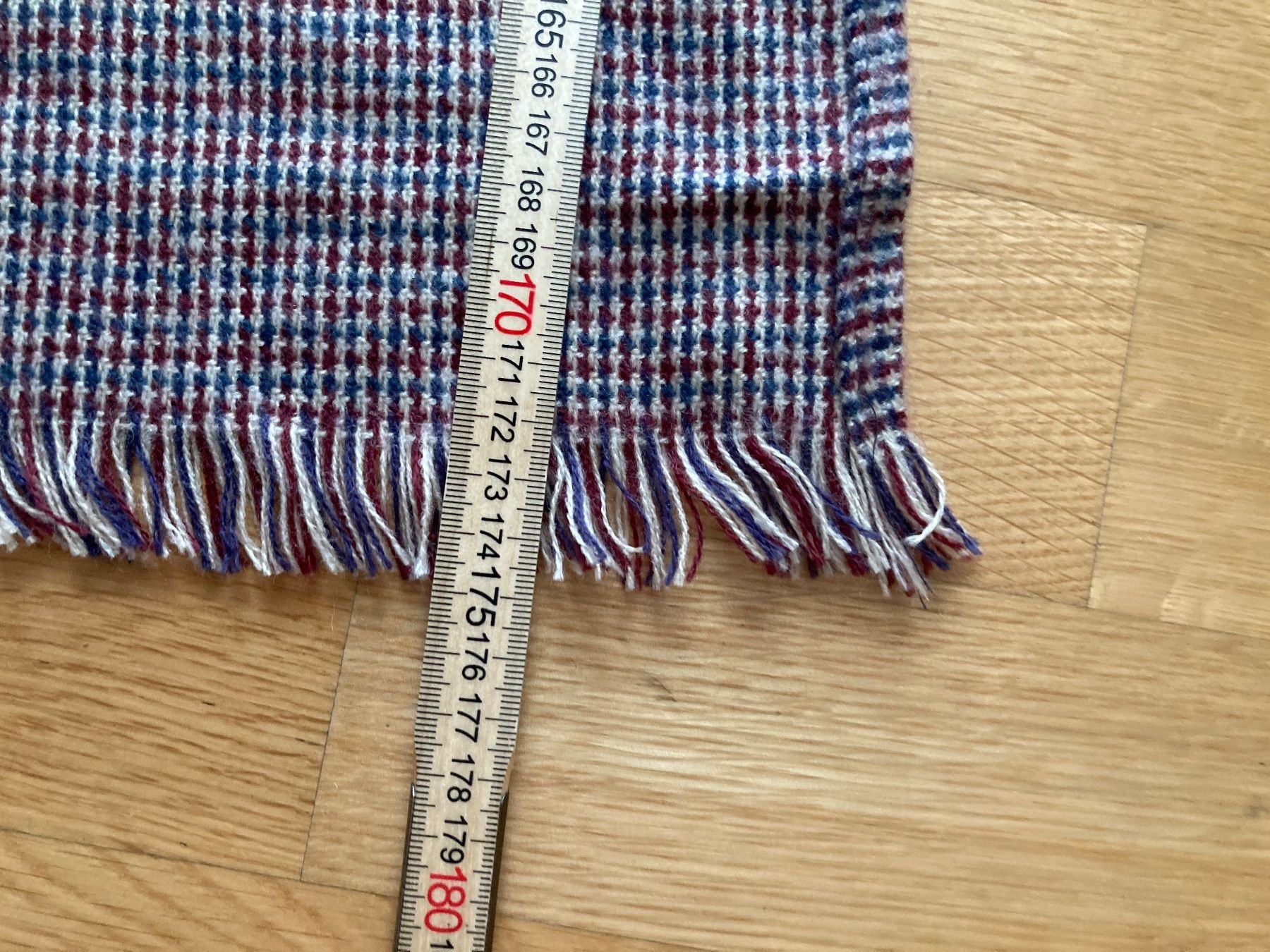 Foulard & Sciarpe: (C-E) Manor Schal os unbenutzt CHF 29.95 – Nuovo (secondo la descrizione) da Jonen venduto da Sevenb 3