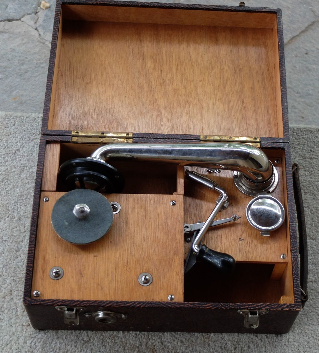 Thorens Plattenspieler: Thorens Plattenspieler antik – Gebraucht aus Hagendorn von Versaboss 1