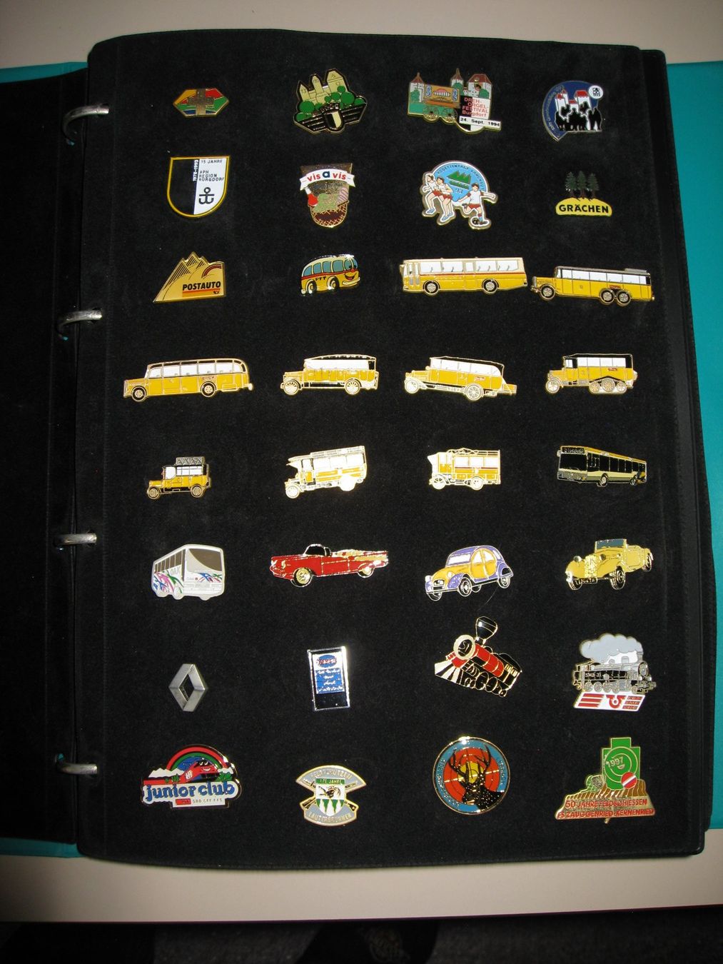Placchette & Badge: Sammelordner mit 126 Pins – Usato da Burgdorf venduto da Crubi 1