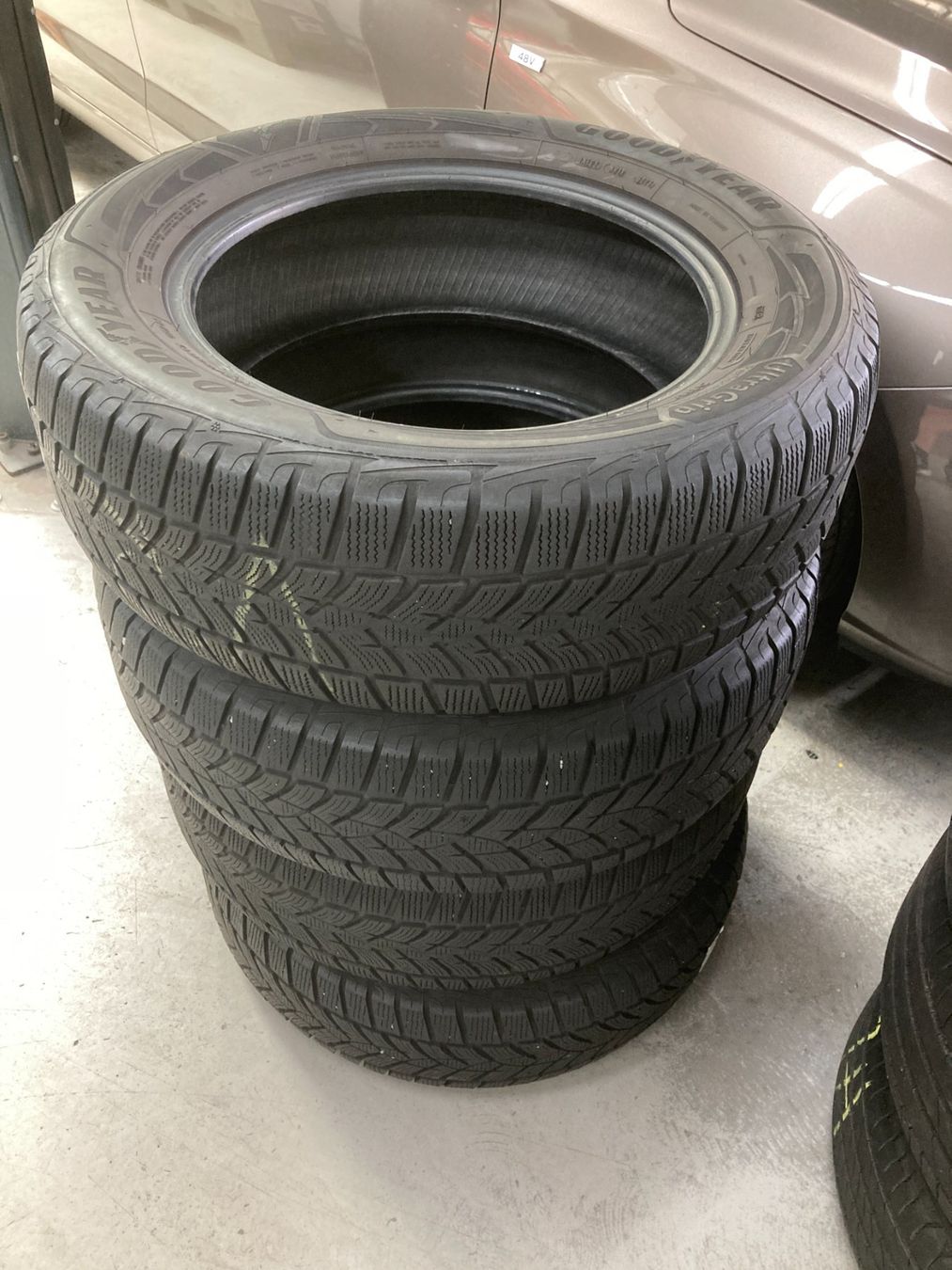 Goodyear Pneus & Kompletträder: 225/65R17 Winterpneu Good Year – Neu und originalverpackt aus Cham von WB2223