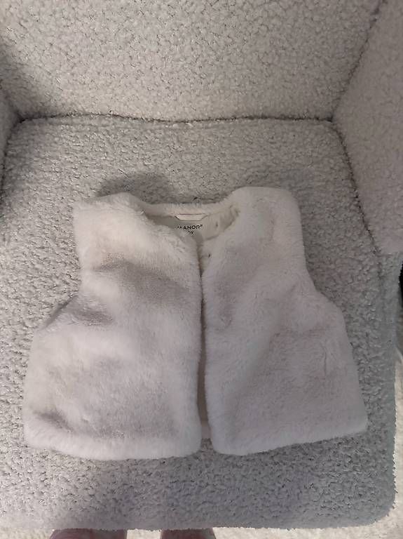 Autres vêtements fille: Weste Grösse 86 – D'occasion à Stetten AG par 5uck5