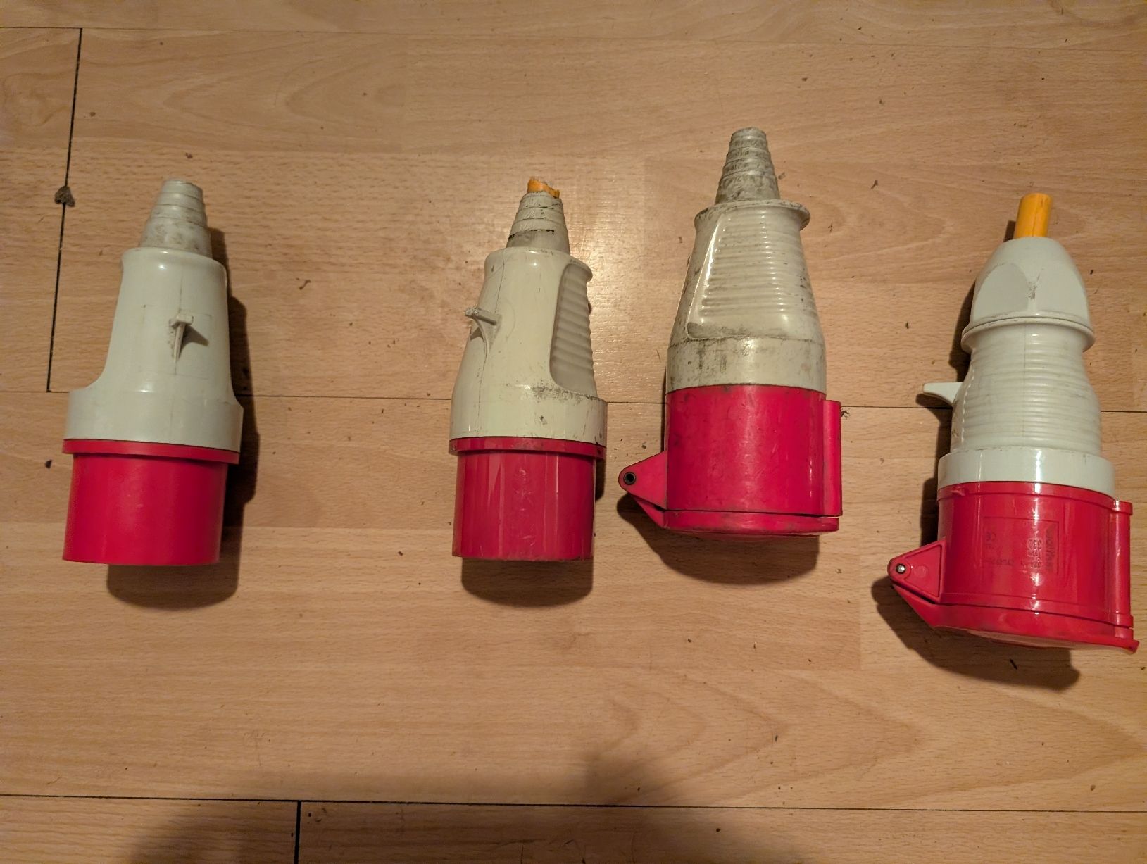 Fiches d'alim.: 4x Industriestecker CEE rot gebraucht  – D'occasion à Rickenbach BL par Laghi01 2