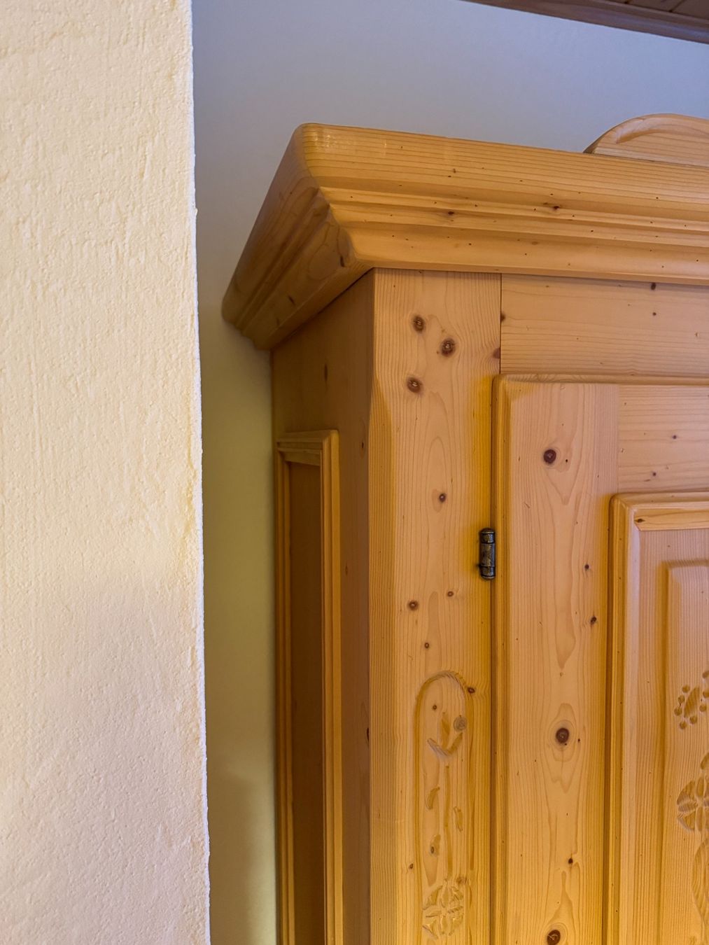 Voglauer Armadi: 1 Stk. Voglauer Kleiderschränke – Usato da Einsiedeln venduto da Wrj 2