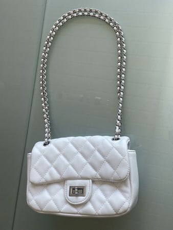 Sac à bandoulière blanc matelassé, chaine argentée NEW
