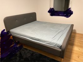 Bett 180/200cm excl. Matratze und Lattenrost