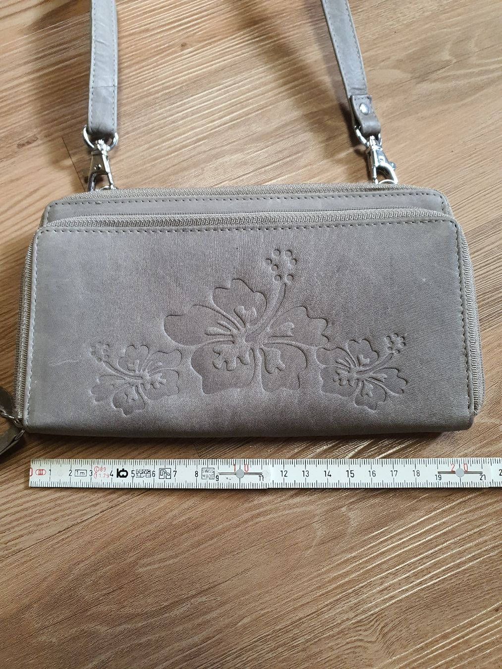 Taschen für Damen: praktische Umhängetasche – Gebraucht aus Flawil von minggeli83 1