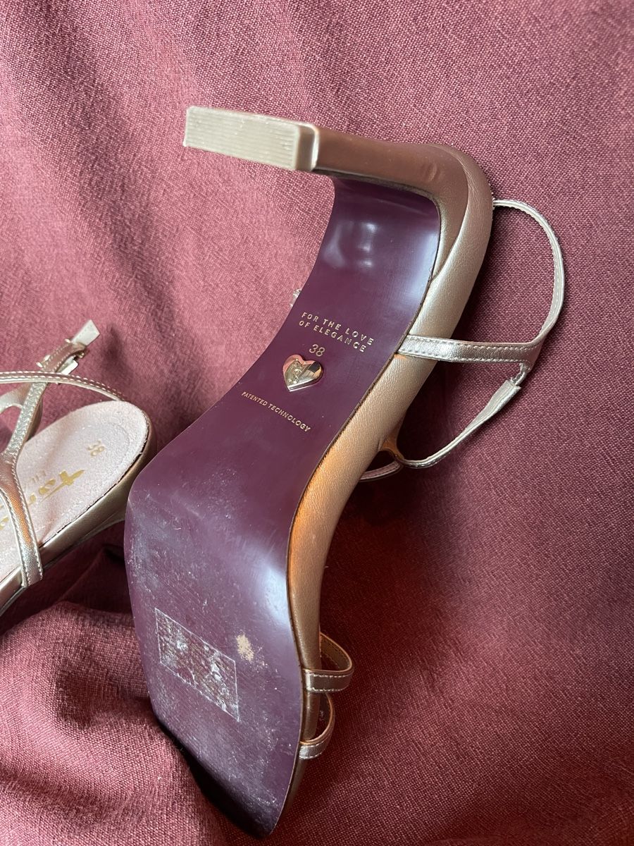 Tamaris Damenschuhe: Tamaris Sandaletten Gold, Gr. 38 – Gebraucht aus Kölliken von ErmelindaE 2