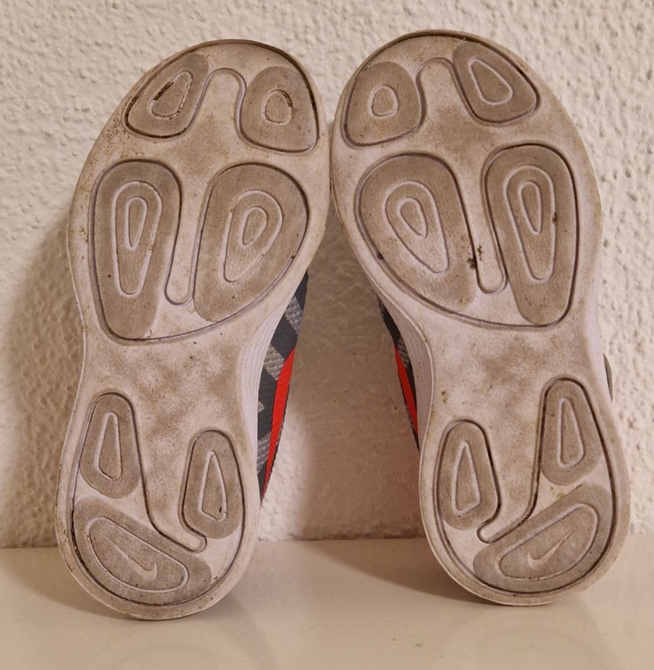 Nike Scarpe per ragazzi: 9) Nike Revolution 4, Grösse 27 – Usato da Menziken venduto da chs_xd76 5