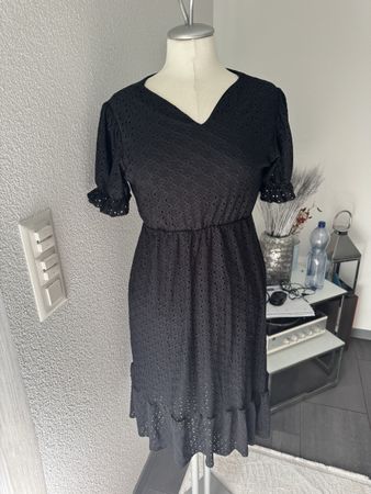 Sommerliches, schwarzes Kleid mit Lochstickerei, Grösse S