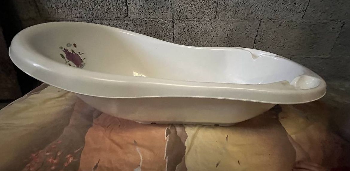 Vasche da bagno: Baby Badewanne, ergonomisch, weiss – Nuovo (secondo la descrizione) da Dotzigen venduto da Chruemeli79 1