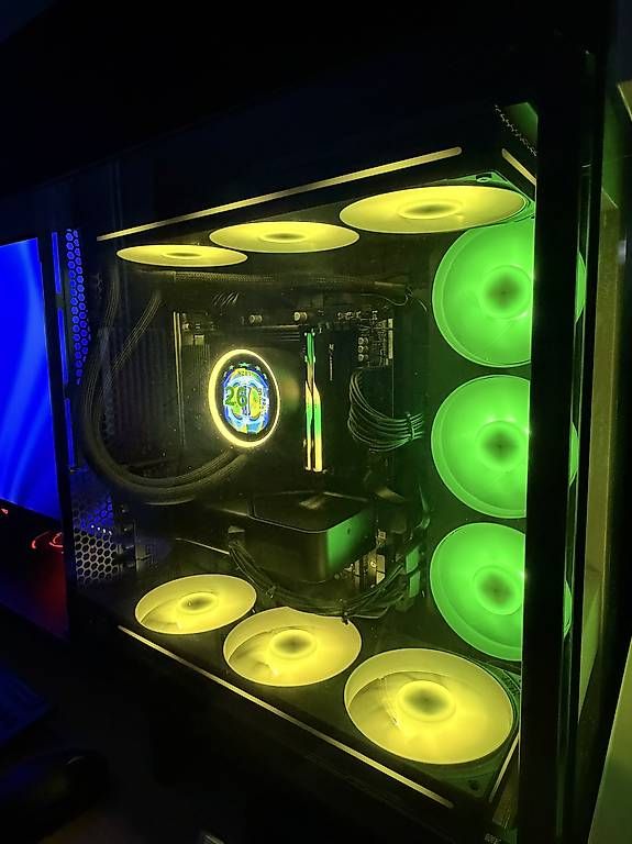 PC: Gaming pc mit Tastatur und maus – Usato da Zürich venduto da mar_xh6j 2
