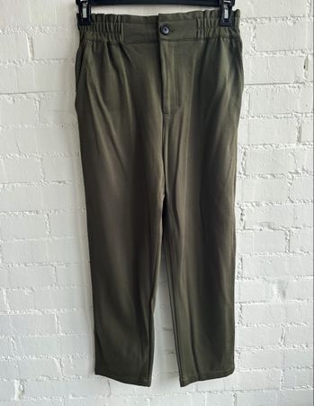 Knöchellange Paperbag-Hose von Zara in Khaki / Gr. M