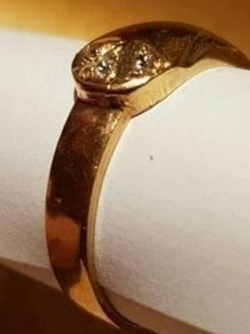 Ringe: Damenring mit drei schönen Steinen – Gebraucht aus Unterägeri von Altgoldschmuck 4