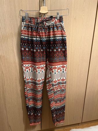 Pantalone con tasche