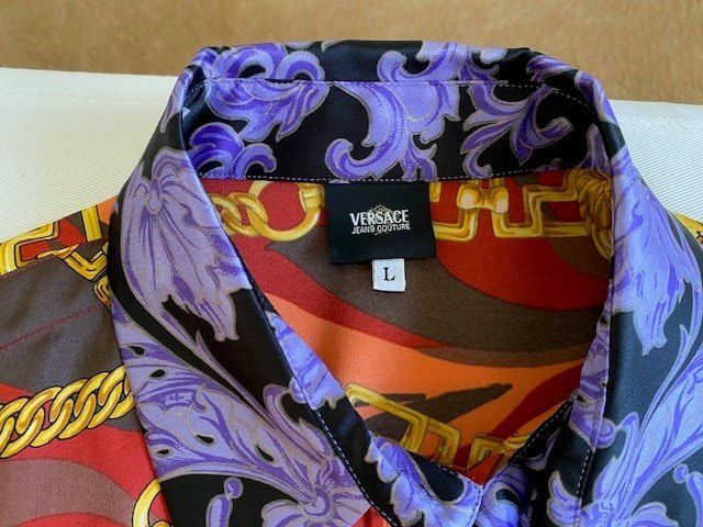 Versace Blusen: Versace Bluse ab CHF 1,- – Gebraucht aus Adligenswil von Propylon 2