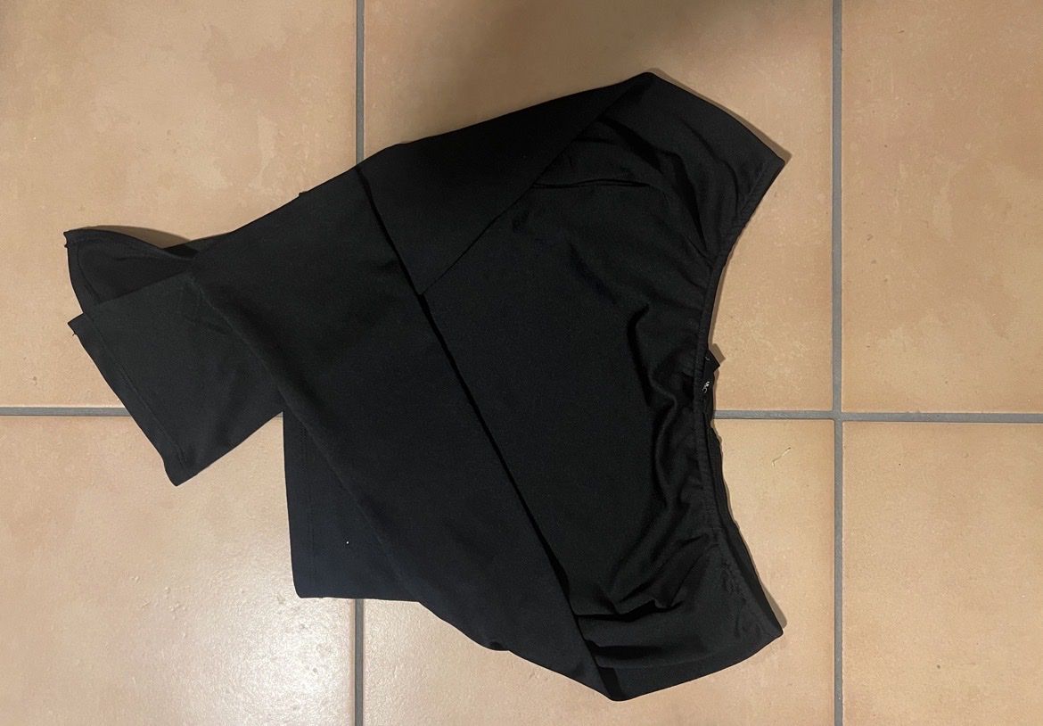 Top: flared sleeve top off shoulder – Usato da Ebikon venduto da hrh_9dyk