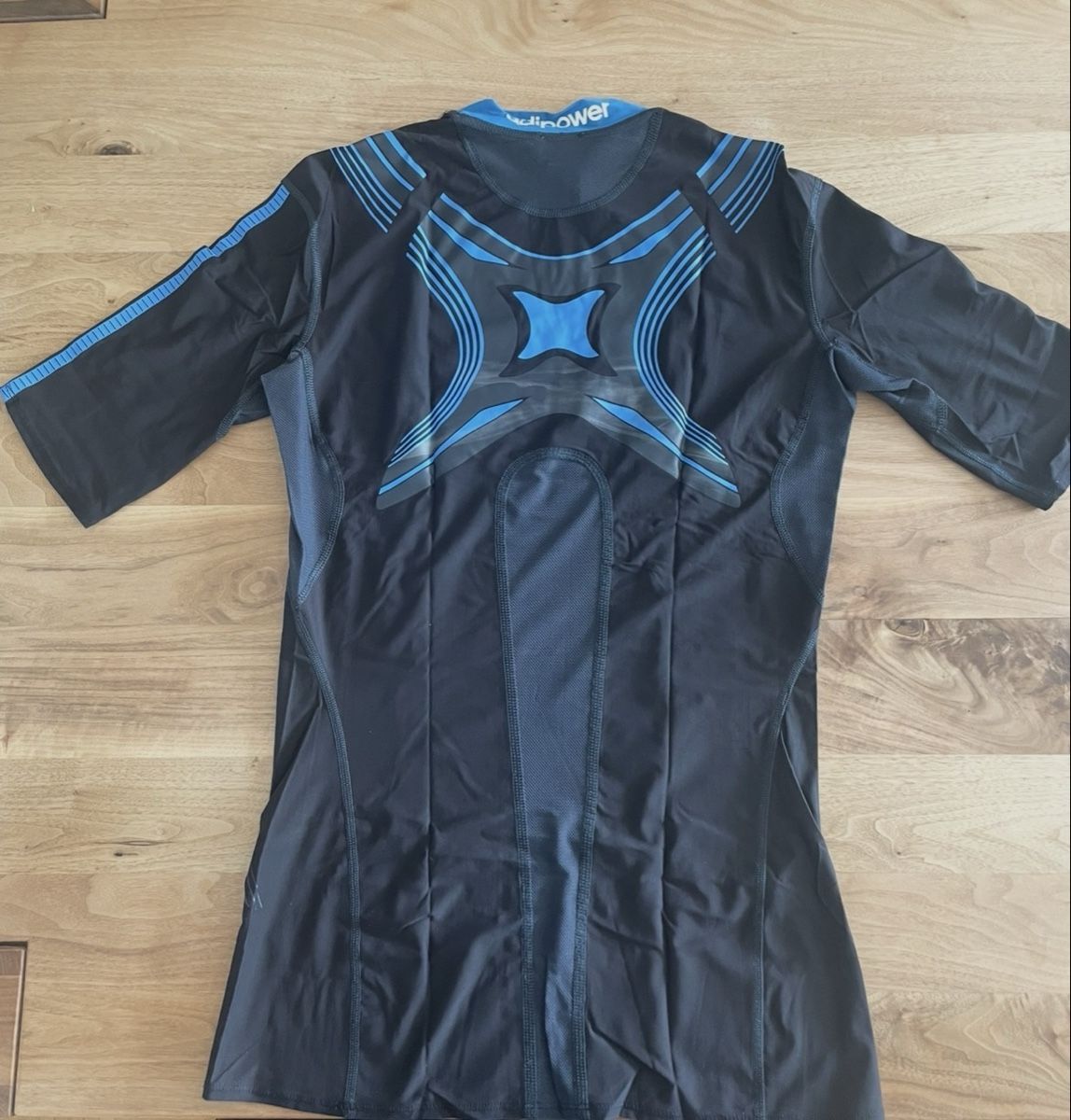 Adidas T-Shirts: Adidas Techfit Kurzarmshirt Grösse L – Gebraucht aus Ostermundigen von Master05 1