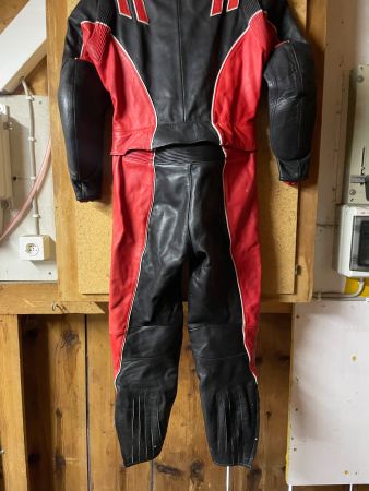 Harro Lederkombi Gr. 40 rot/schwarz für den Sommer