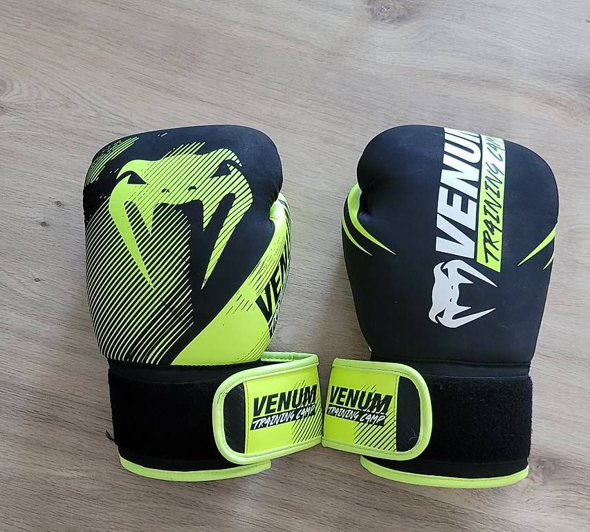 Guanti & manicotti: Venum Boxhandschuhe 16oz – Usato da Hinterforst venduto da Metz69 3