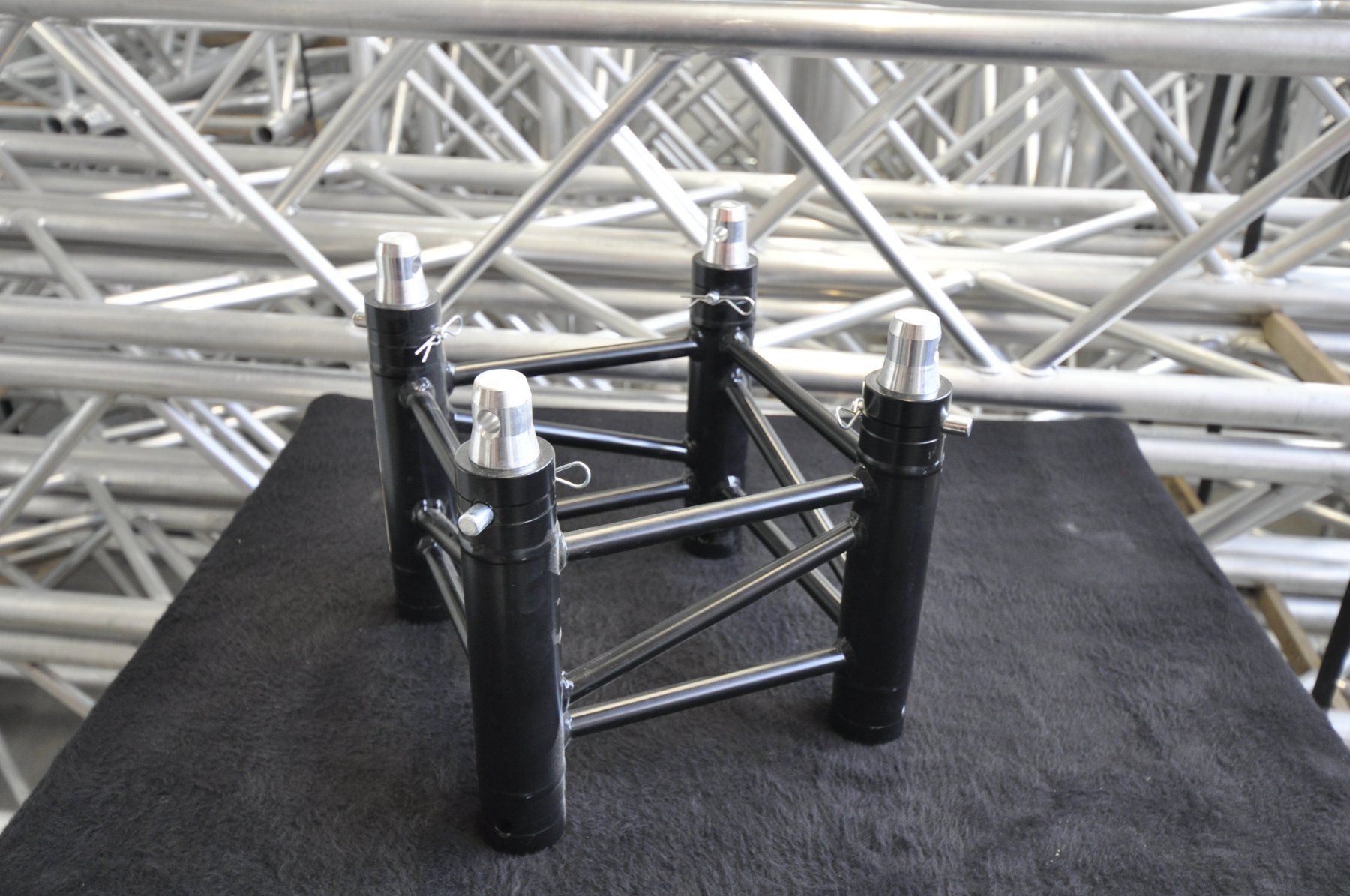 Tralicci: Schwarzes F34 Globaltruss 0,25m – Nuovo (secondo la descrizione) da Burgdorf venduto da WHITELIGHT3400