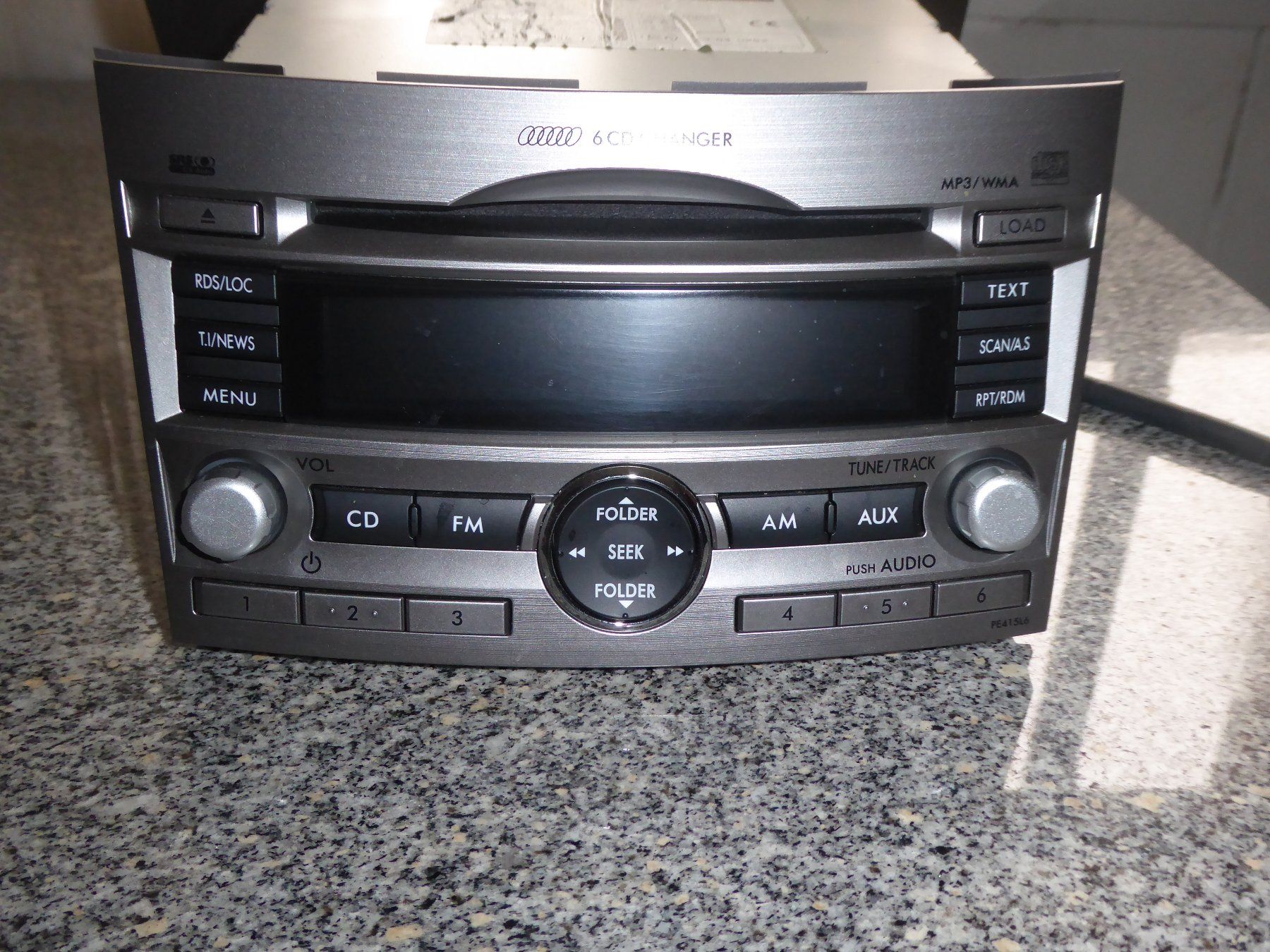 Radios: Legacy 2010 Radio mit Abdeckung – Gebraucht aus Ennetbühl von VPHS