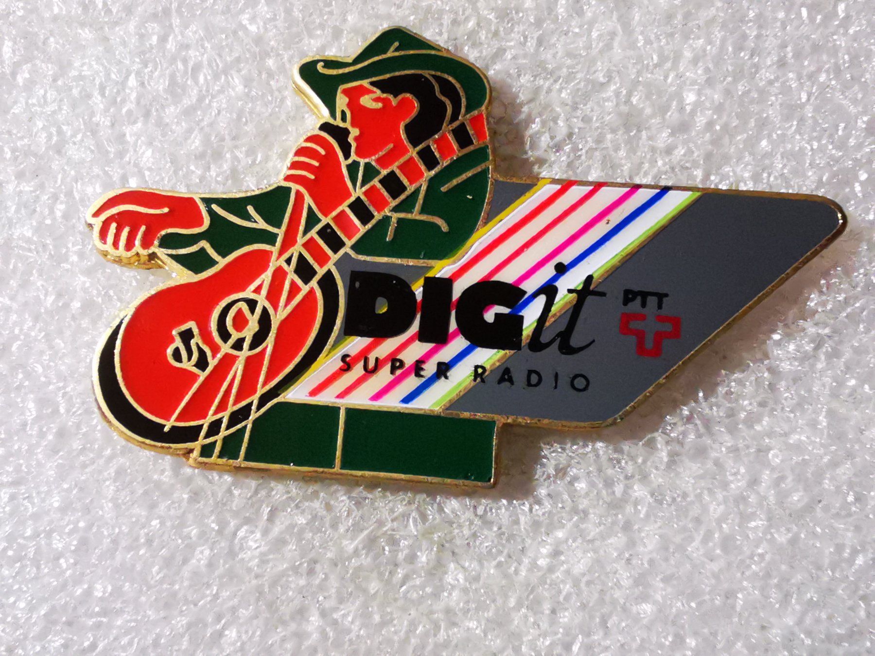 Placchette & Badge: Ansteckpin 102: PTT Digit Super Radio – Usato da Oppligen venduto da Pin-Fall-Shop