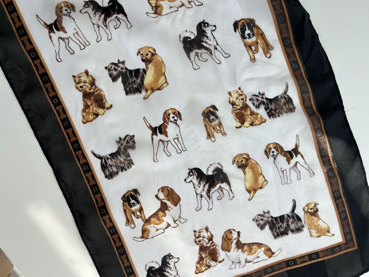 Foulards, Tücher & Schals: Scarf dog print white black border polyester – Gebraucht aus Saland von ele_vc96 2