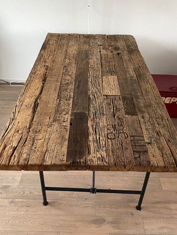 Massiver Holztisch mit Struktur (Gebraucht) in Ibach für CHF 10 – nur ...